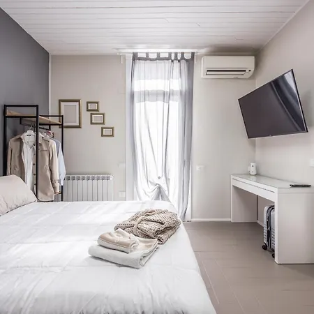 Trilocale Con Terrazzo アパート